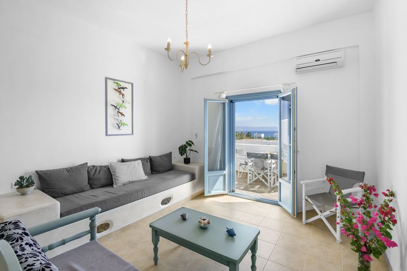 Jasmine apartment, Flora Apartments Paros – living room with built-in sofas