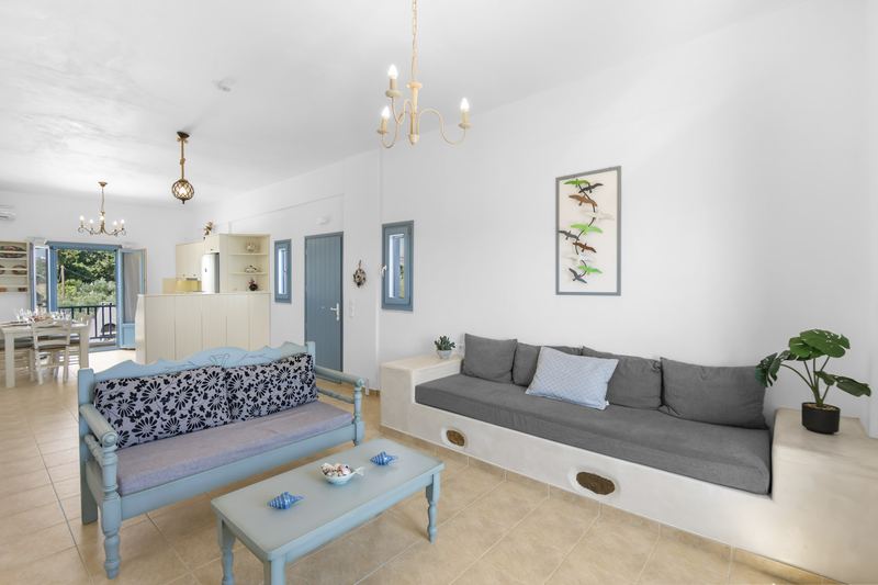 Jasmine apartment, Flora Apartments Paros – living room with built-in sofas