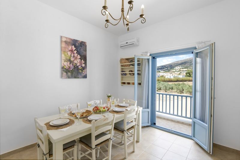 Jasmine apartment, Flora Apartments Paros – kitchen and dining area