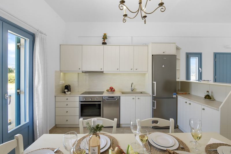Jasmine apartment, Flora Apartments Paros – kitchen and dining area