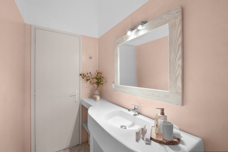 Jasmine apartment, Flora Apartments Paros – bathroom with traditional shower divider