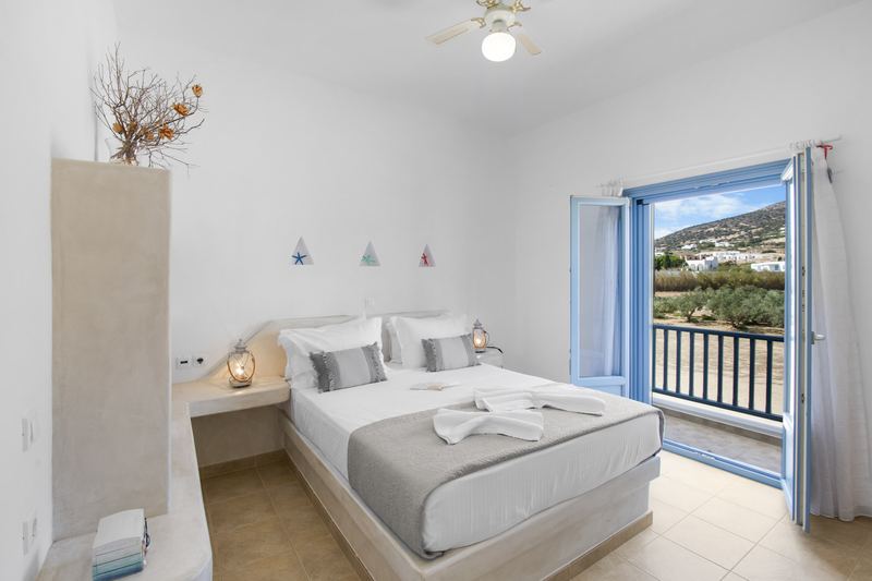 Jasmine apartment, Flora Apartments Paros – master bedroom with double bed
