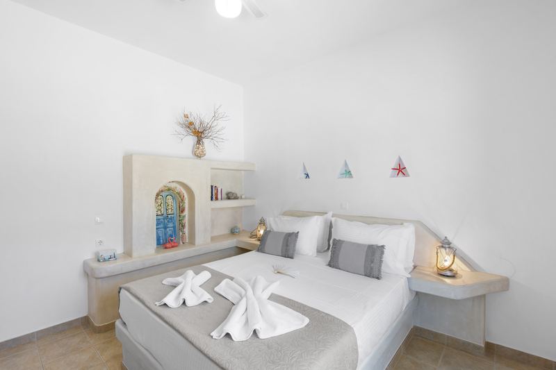 Jasmine apartment, Flora Apartments Paros – master bedroom with double bed