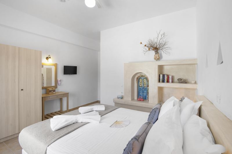 Jasmine apartment, Flora Apartments Paros – master bedroom with double bed