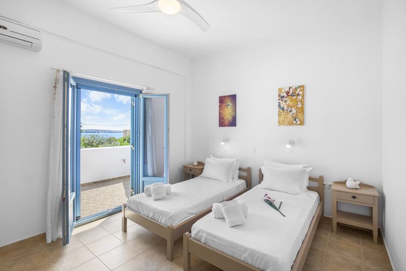 Jasmine apartment, Flora Apartments Paros – second bedroom with twin beds