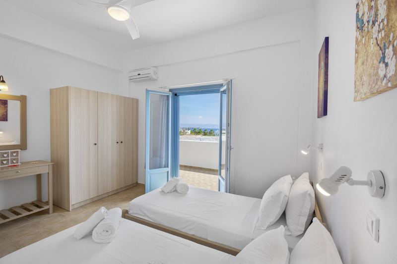 Jasmine apartment, Flora Apartments Paros – second bedroom with twin beds