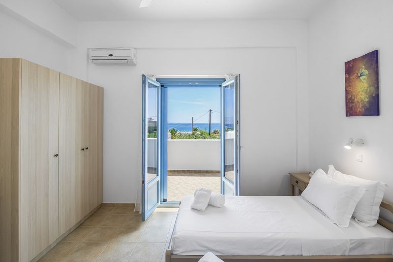 Jasmine apartment, Flora Apartments Paros – second bedroom with twin beds