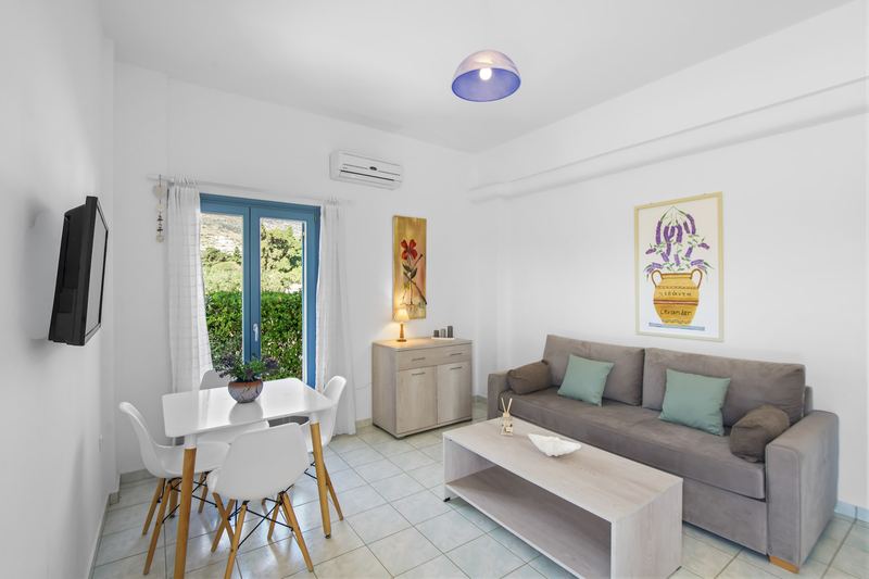 Levander apartment, Flora Apartments Paros – living room with sofa and dining area