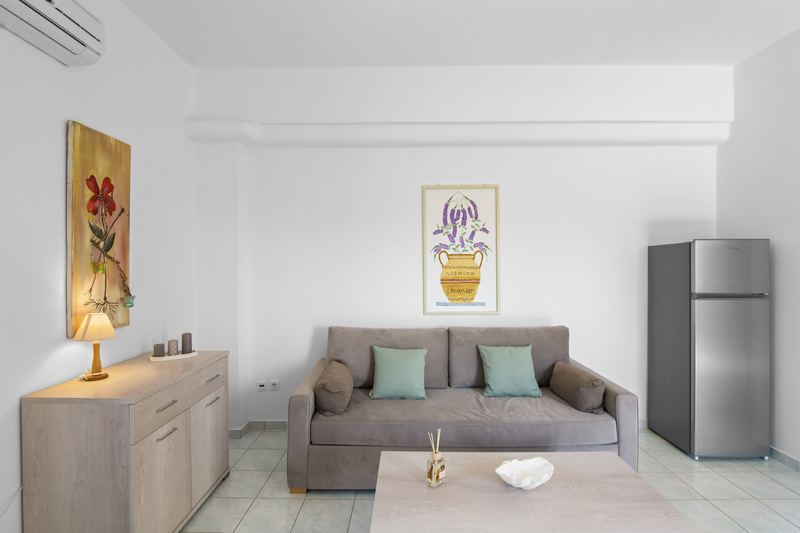 Levander apartment, Flora Apartments Paros – living room with sofa and dining area