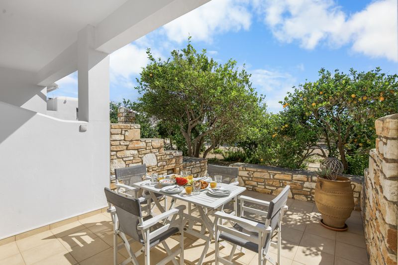Levander apartment, Flora Apartments Paros – furnished garden terrace with breakfast table
