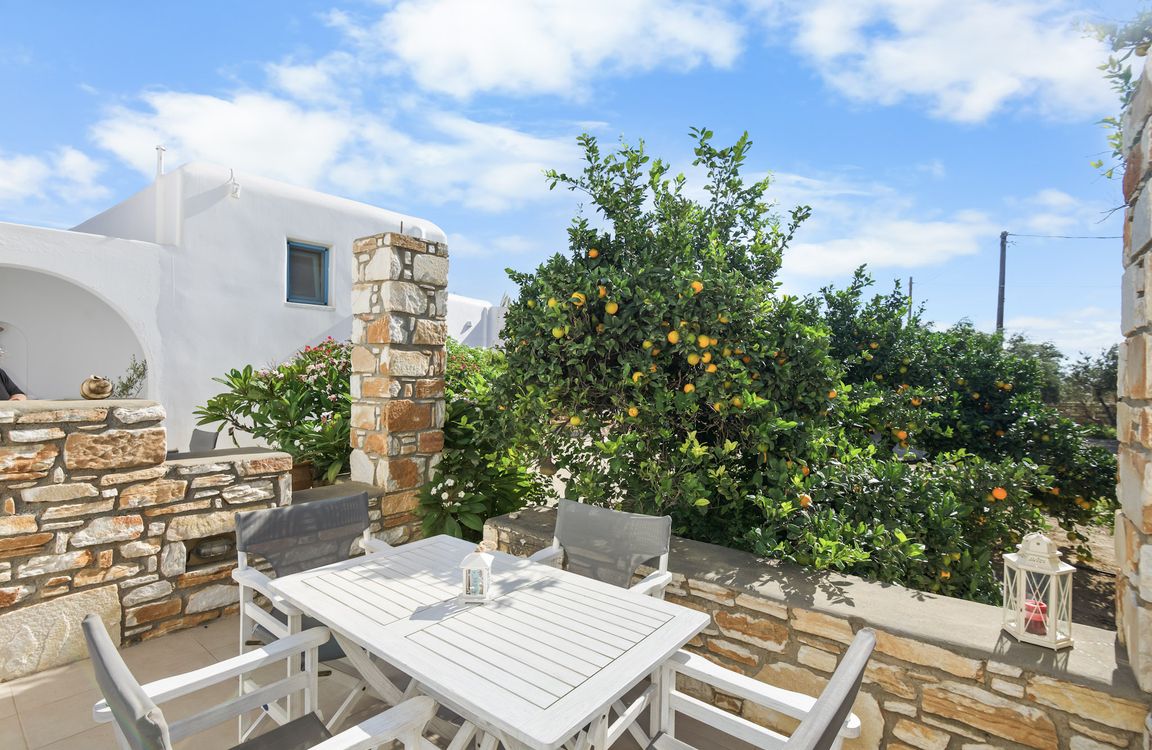 Margarita apartment, Flora Apartments Drios Paros – stone-walled terrace among orange trees