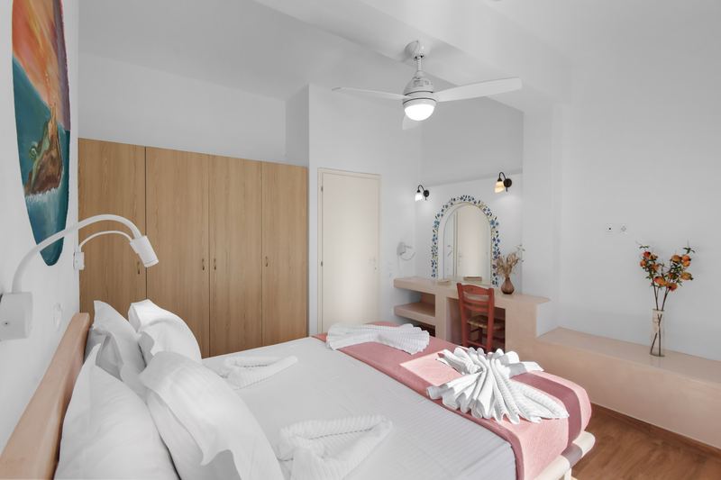 Margarita apartment, Flora Apartments Paros – master bedroom with double bed