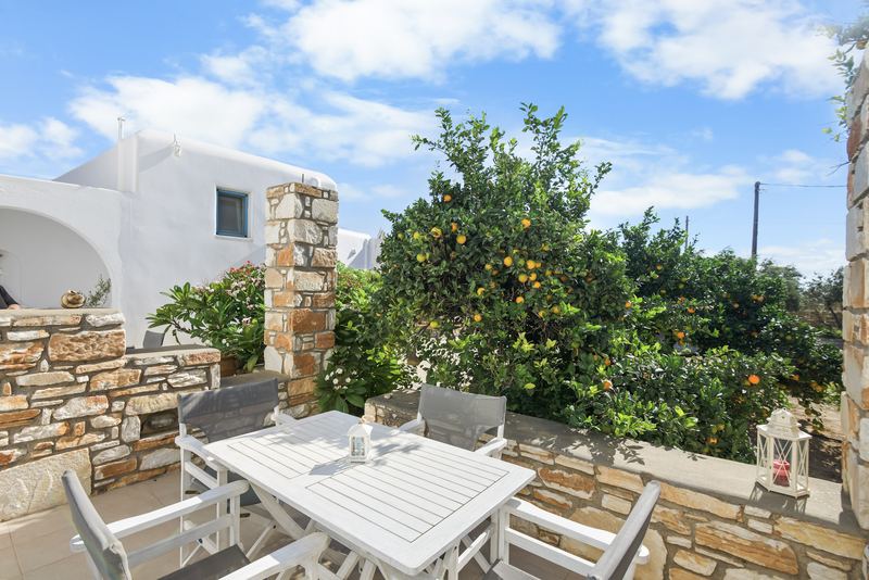 Margarita apartment, Flora Apartments Paros – stone-walled terrace among orange trees