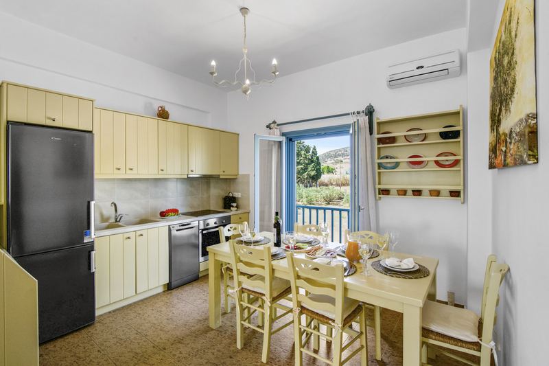 Olive apartment, Flora Apartments Paros – kitchen and dining area