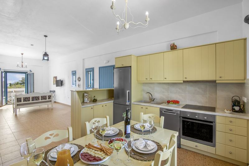 Olive apartment, Flora Apartments Paros – kitchen and dining area