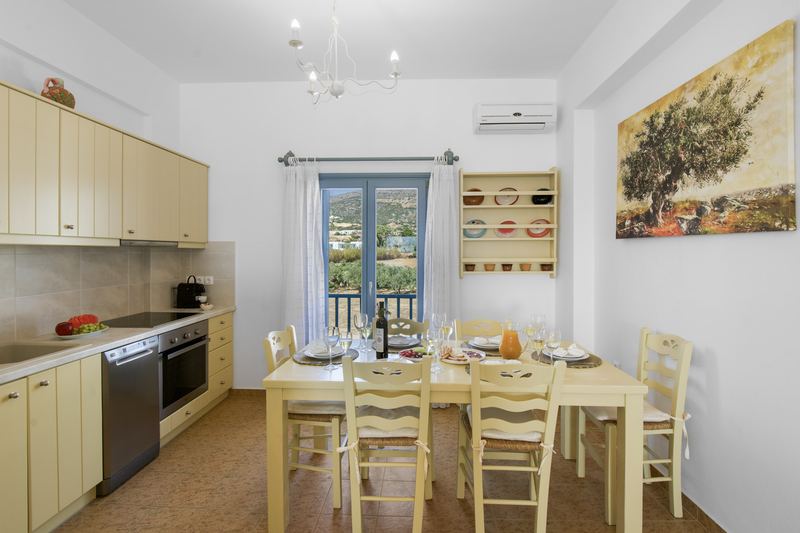 Olive apartment, Flora Apartments Paros – kitchen and dining area
