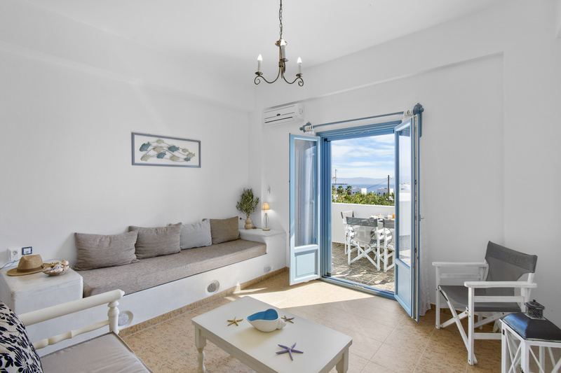 Olive apartment, Flora Apartments Paros – living room with built-in sofas