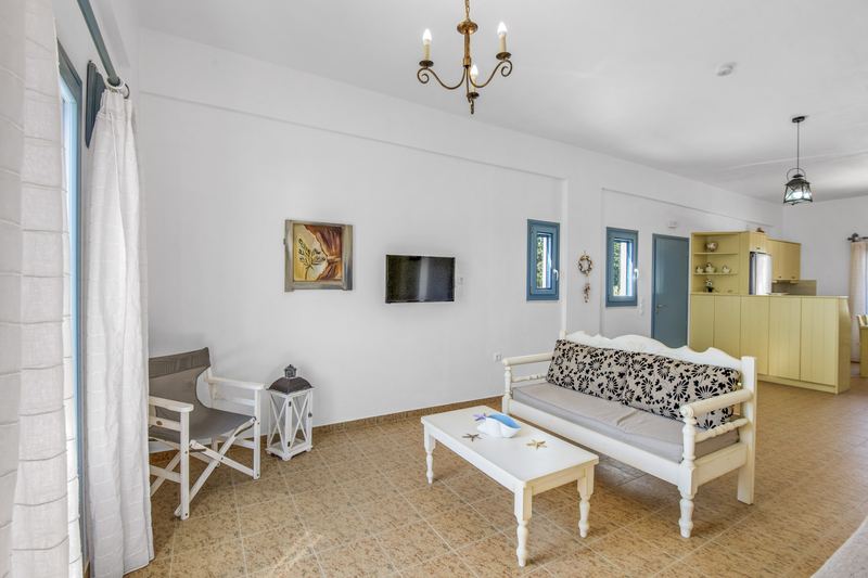 Olive apartment, Flora Apartments Paros – living room with built-in sofas