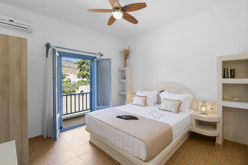 Olive apartment, Flora Apartments Paros – master bedroom with double bed