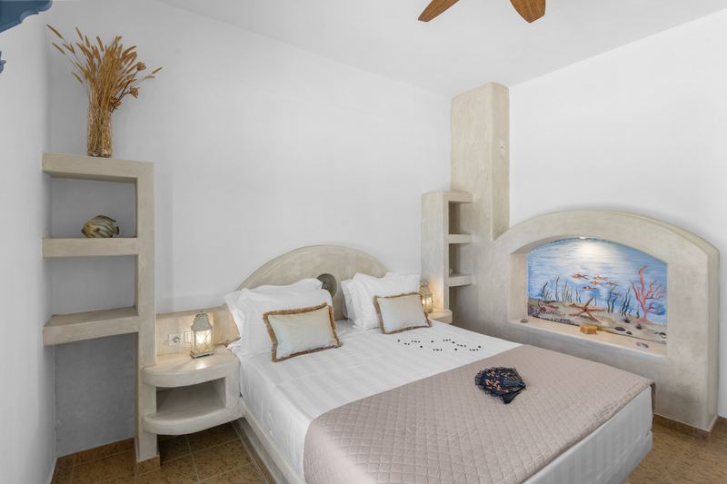 Olive apartment, Flora Apartments Paros – master bedroom with double bed