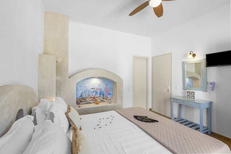 Olive apartment, Flora Apartments Paros – master bedroom with double bed