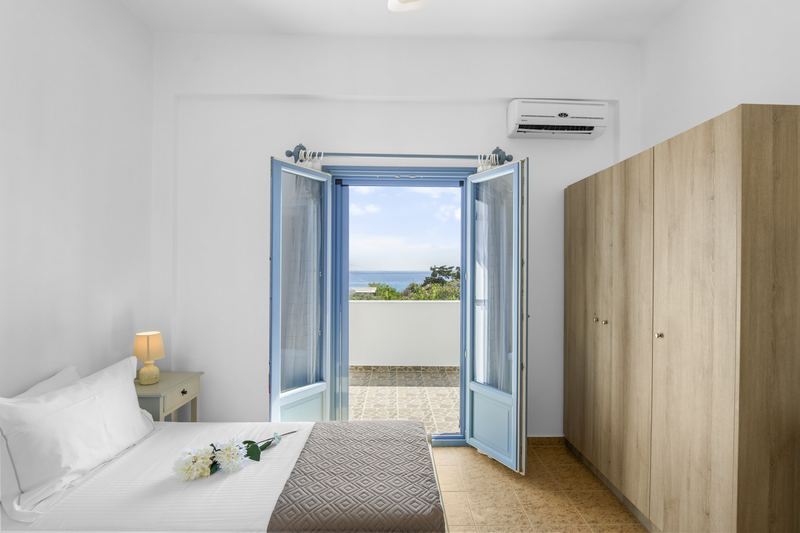 Olive apartment, Flora Apartments Paros – second bedroom with twin beds