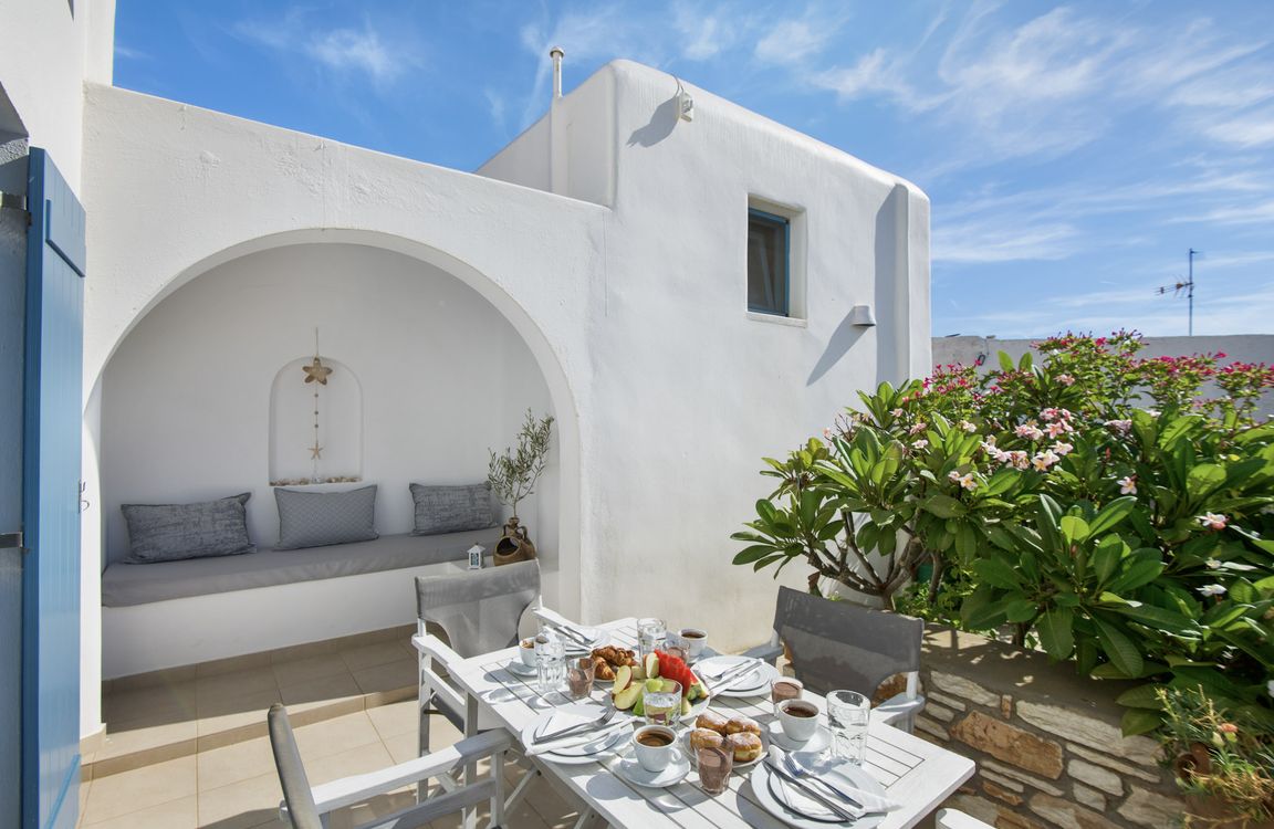 Rose apartment, Flora Apartments Drios Paros – furnished terrace with breakfast table
